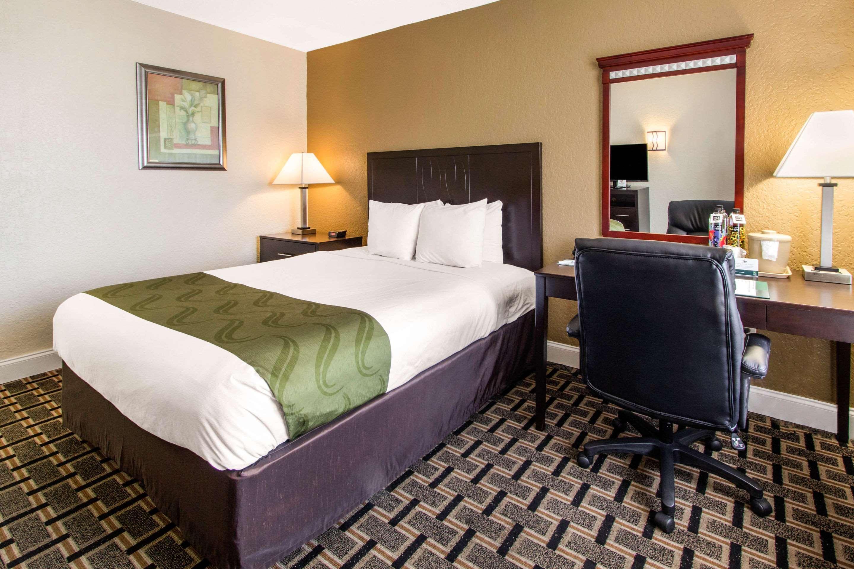 Quality Inn & Conference Center Tampa Eksteriør billede